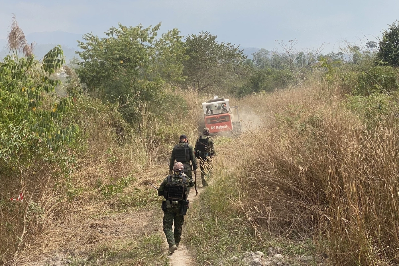 ศทช. กวาดล้าง "ทุ่นระเบิด" จ.ตราด พบลูกระเบิด 120 มม. ยังไม่บึ้ม 1 ลูก
