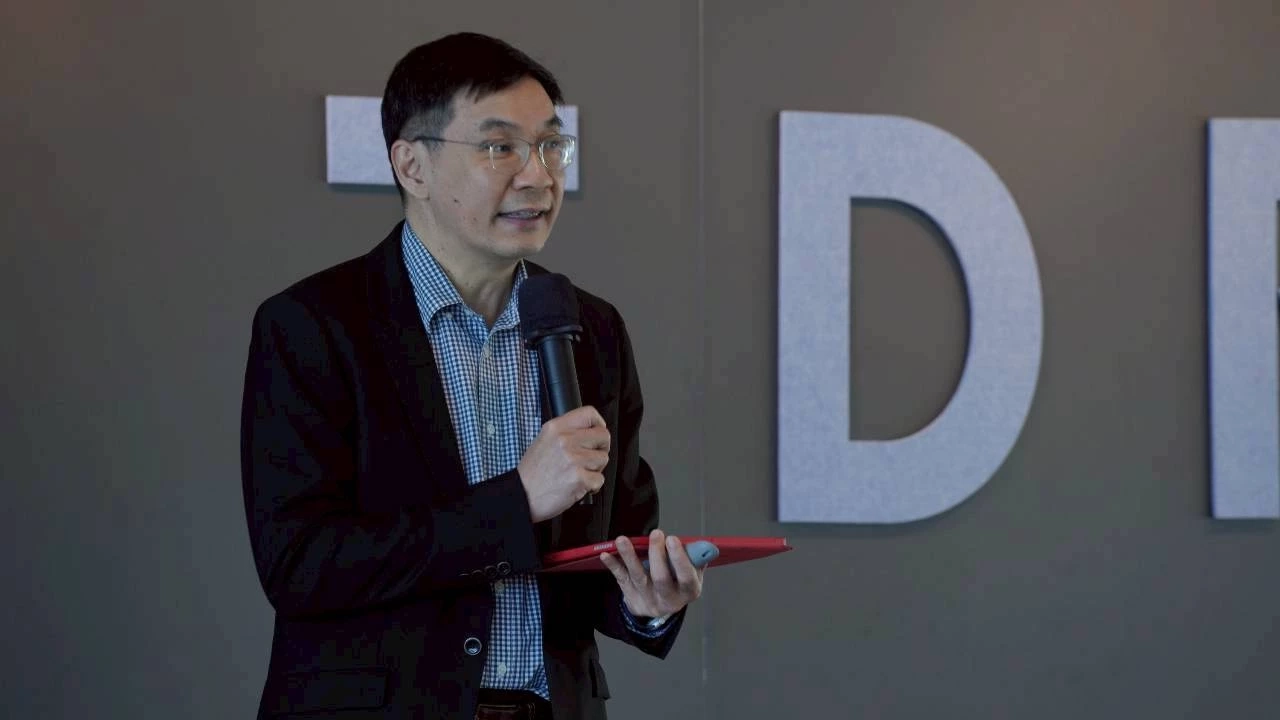 ดร.สมเกียรติ ตั้งกิจวานิชย์ ประธานสถาบันวิจัยเพื่อการพัฒนาประเทศไทย 