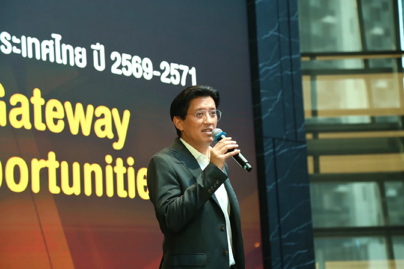 อัสสเดช คงสิริ กรรมการและผู้จัดการ ตลาดหลักทรัพย์แห่งประเทศไทย