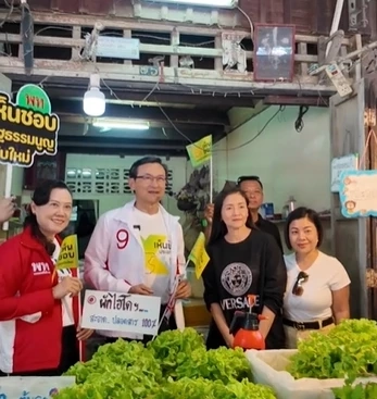 พี่น้อง “ฉายแสง” ลุยหาเสียงตลาดคลองสวน 100 ปี ฉะเชิงเทรา