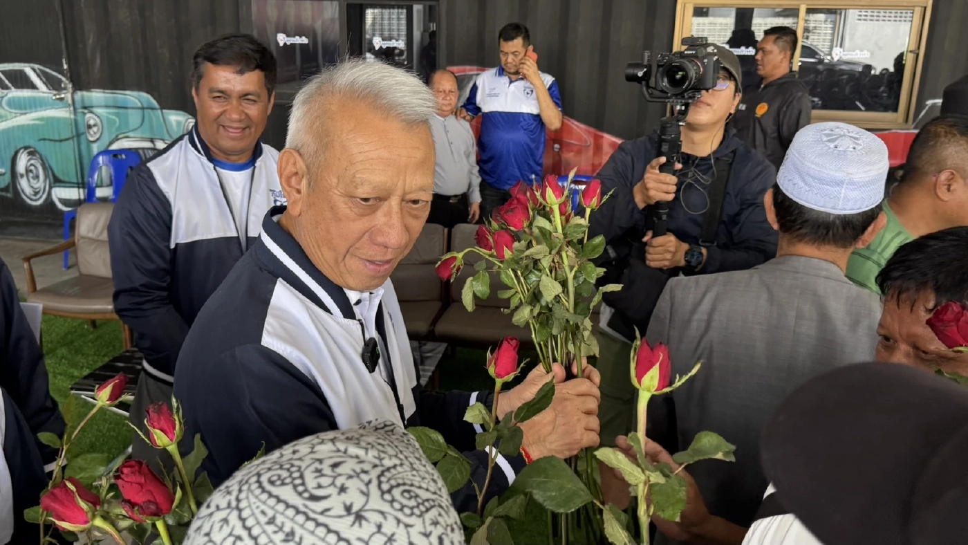 “พิพัฒน์” ควงลูกปิดเมืองตันหยงมัสขอคะแนน มั่นใจปักธงนราฯ ทุกเขต