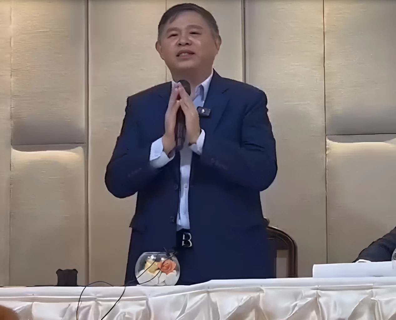 เปิดคลิป! "ทนายแก้ว" แจงปมฉาว "สาว19" ยอมรับคิดน้อย หอมกอดจูบ ในรถจริง