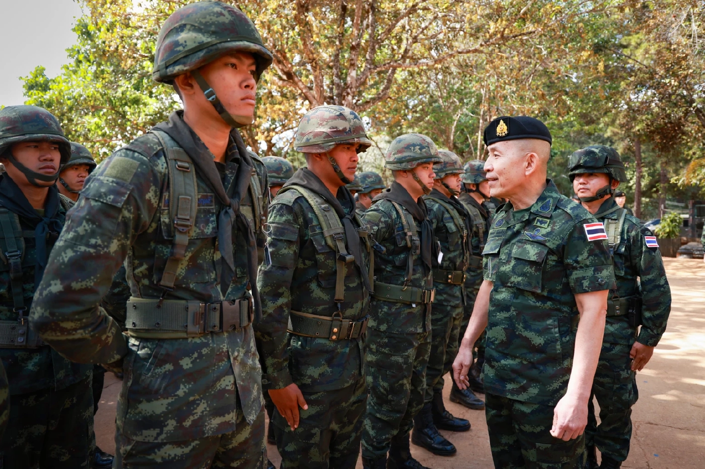 "ผบ.ทสส." ลงพื้นที่แม่สอด ตรวจแนวชายแดนตะวันตก ด้าน "ปลัดกลาโหม" ลงพื้นที่กองกำลังผาเมือง เชียงใหม่
