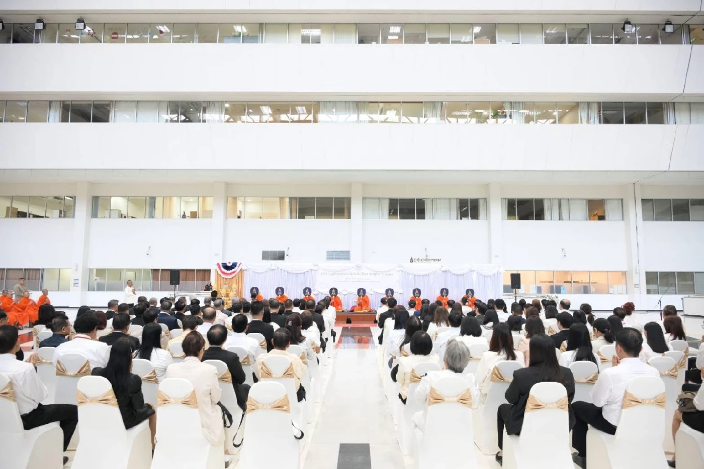 อสส.นำ อัยการทำบุญปีใหม่ เจ้าอาวาสวัดสระเกศฯ เป็นปธ.ฝ่ายสงฆ์