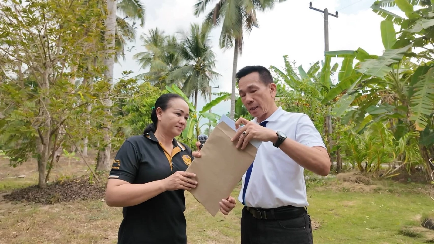 "ผู้การต่อ" ลุยประจวบฯ รับฟังปัญหาเกษตรกรชาวสวนมะพร้าว
