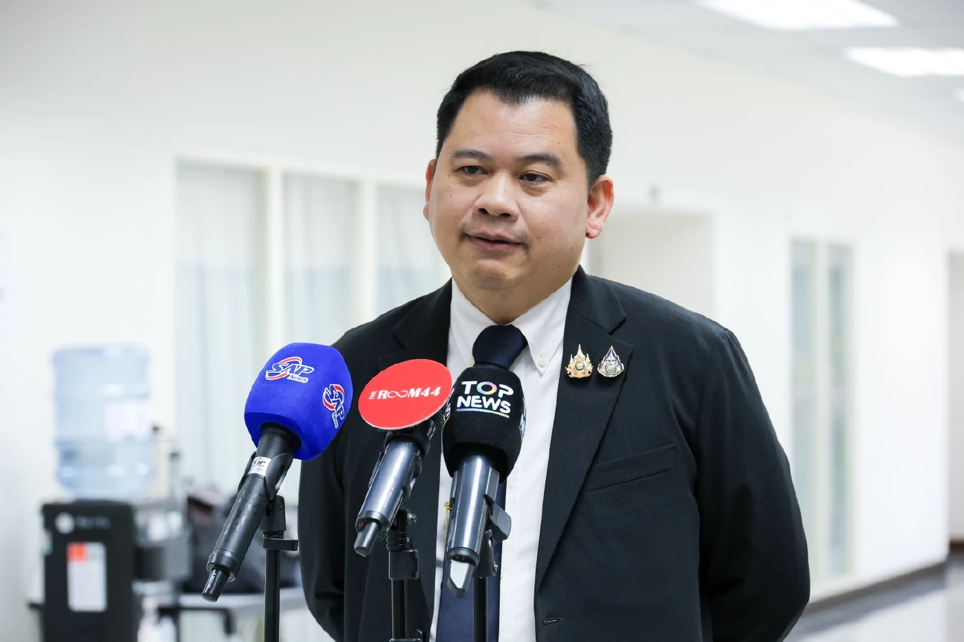 นายวันวิชิต บุญโปร่ง อาจารย์ประจำคณะรัฐศาสตร์ มหาวิทยาลัยรังสิต และที่ปรึกษารัฐมนตรีว่าการกระทรวงกลาโหม