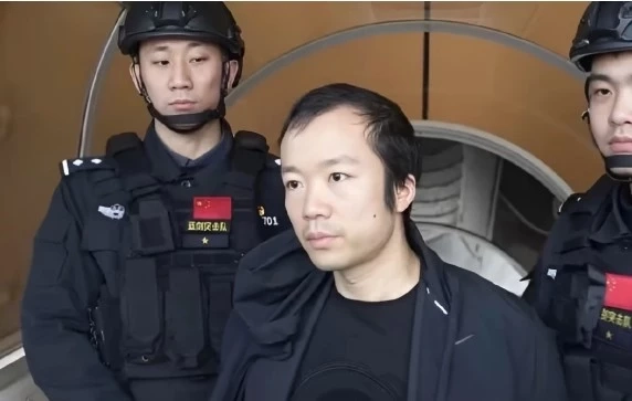 จีนส่งหน่วยสวาทรับตัว "เฉิน จื้อ" จากกัมพูชา ไปดำเนินคดีที่จีน