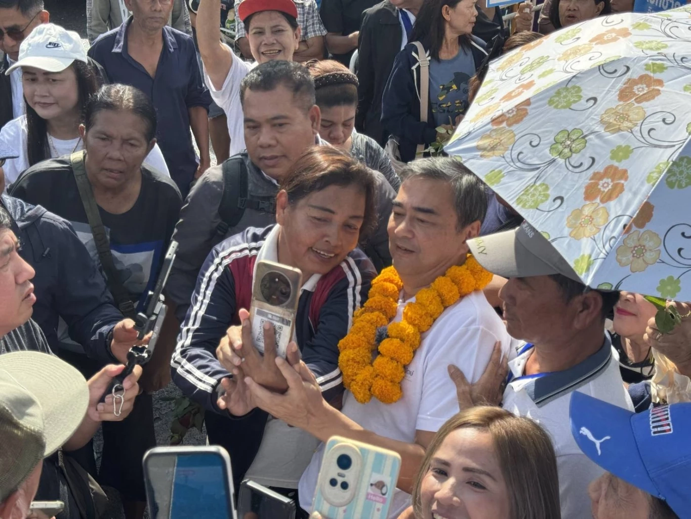 “มาร์คหลาดแตก” บุกสิชล! ลั่น ปชป.คัมแบ็ก ชูหลากนโยบายการเงินให้ ปชช.