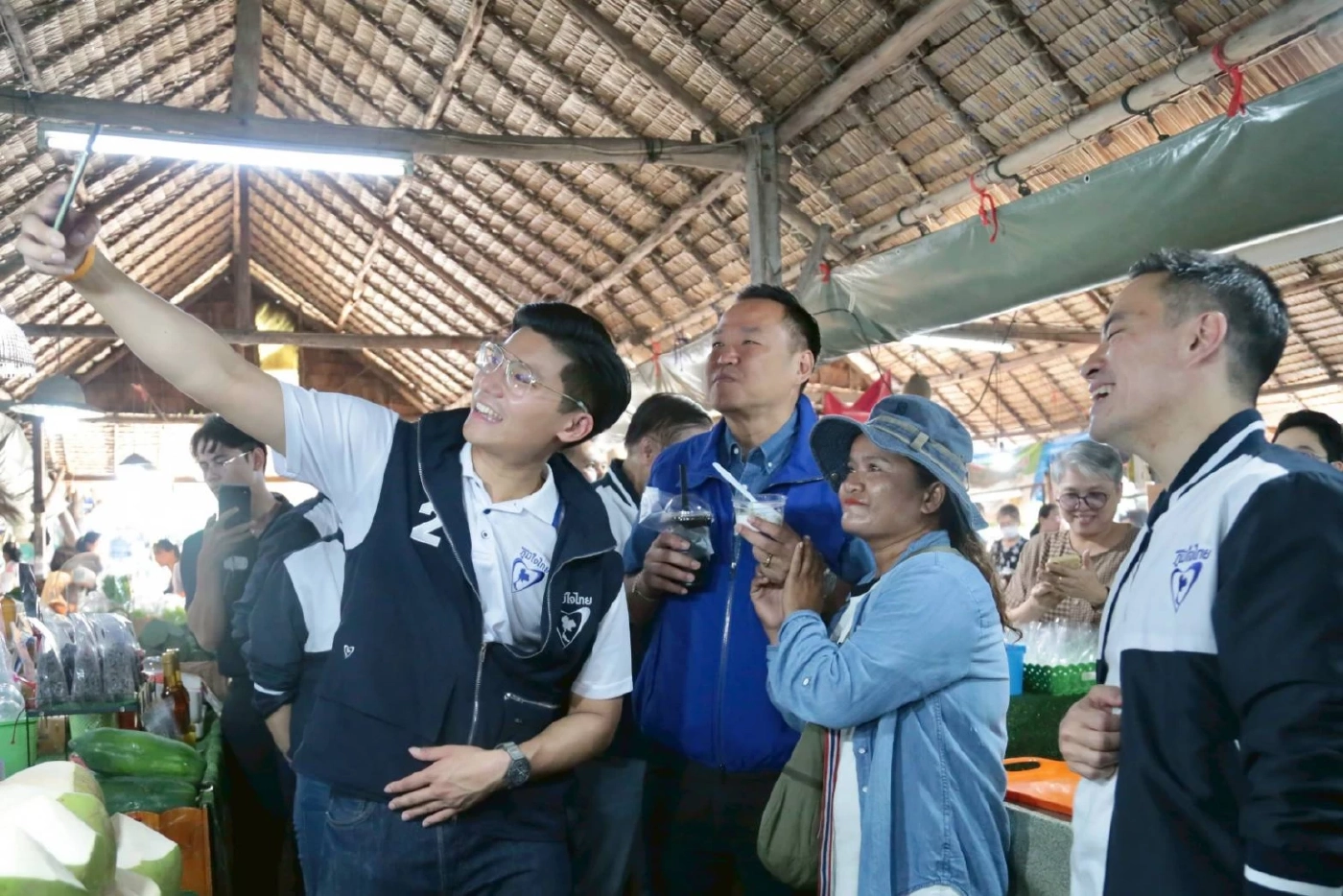 "อนุทิน" ควง "สีหศักดิ์" เดินตลาดคลองลัดมะยม แม่ค้าร้องสาน "คนละครึ่งพลัส"