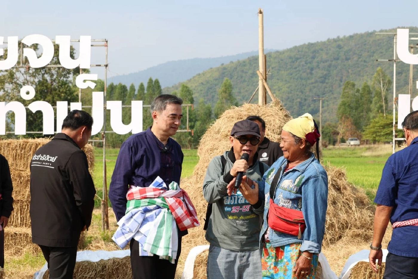 "อภิสิทธิ์" เตือนสติซื้อเสียงแลกอนาคตชาติวันละบาท 4 ปีไม่คุ้ม