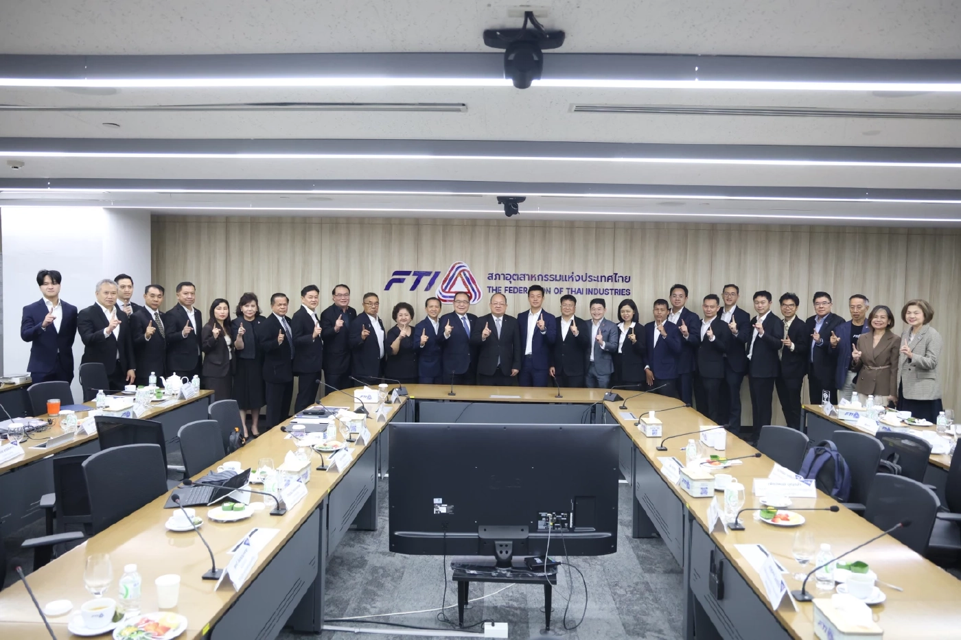 ส.อ.ท. หารือพรรคประชาชนร่วมกำหนดทิศทางฟื้นฟูเศรษฐกิจติดหล่ม