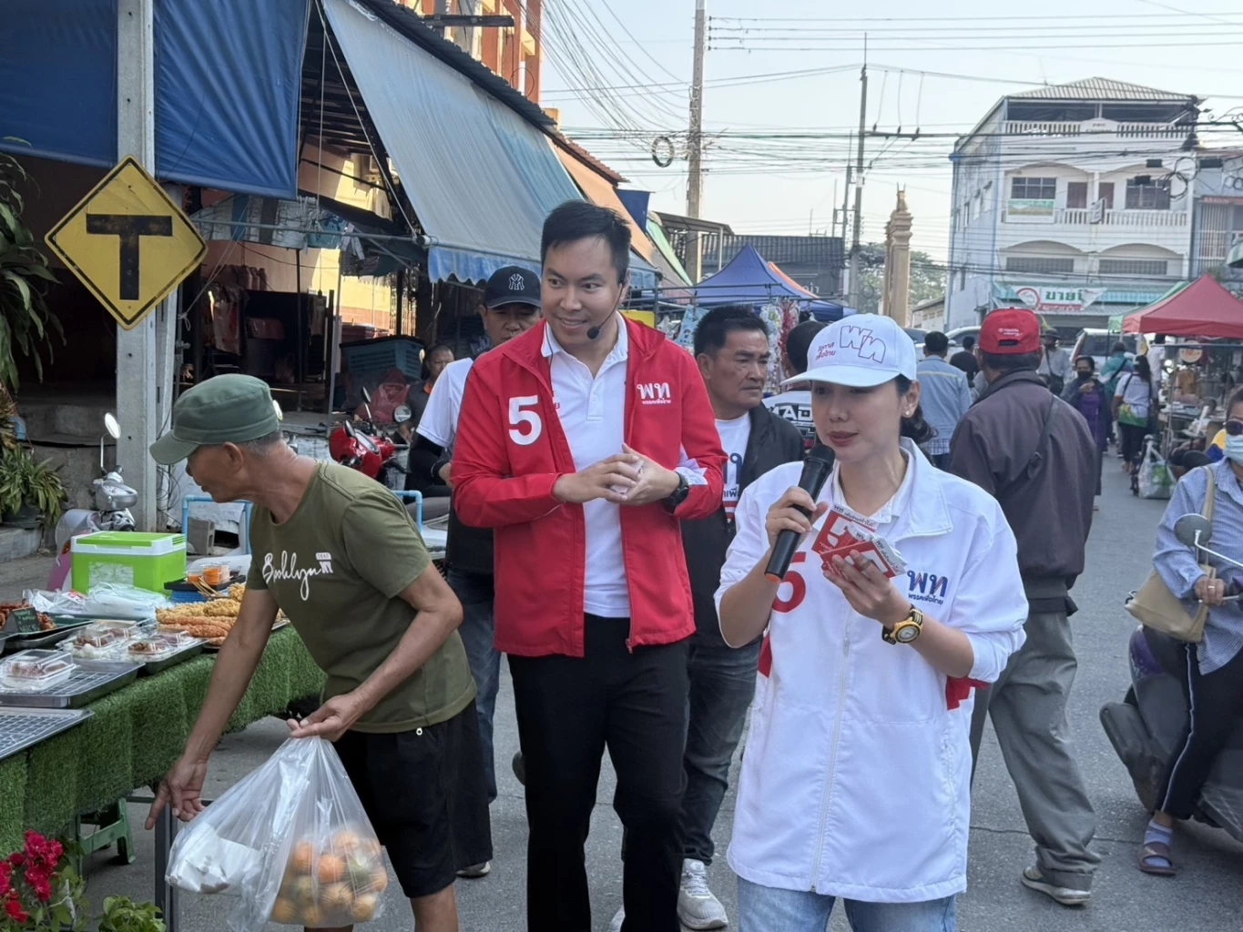 "ลิณธิภรณ์" มั่นใจชาวเมืองกาญจน์เทใจหนุน "สส.กอล์ฟ" เบอร์ 5 ชูนโยบายล้างหนี้ -อุ้ม SME