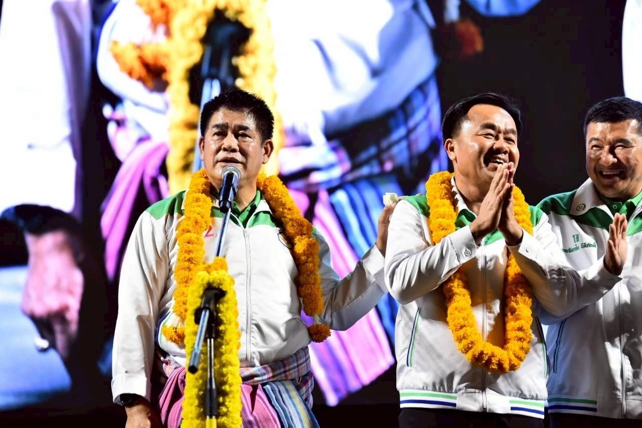 “กล้าธรรม” ปราศรัยใหญ่แปดริ้ว ปลุกกระแส “เอาคนทำงานจริง”