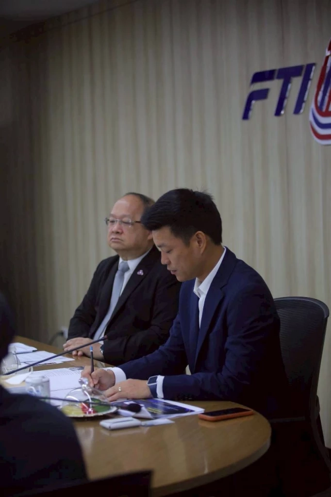 "เท้ง" นำทีมเศรษฐกิจ-แรงงาน ถกสภาอุตสาหกรรมฯ อุดรูรั่วระบบเศรษฐกิจ 100  วันแรก