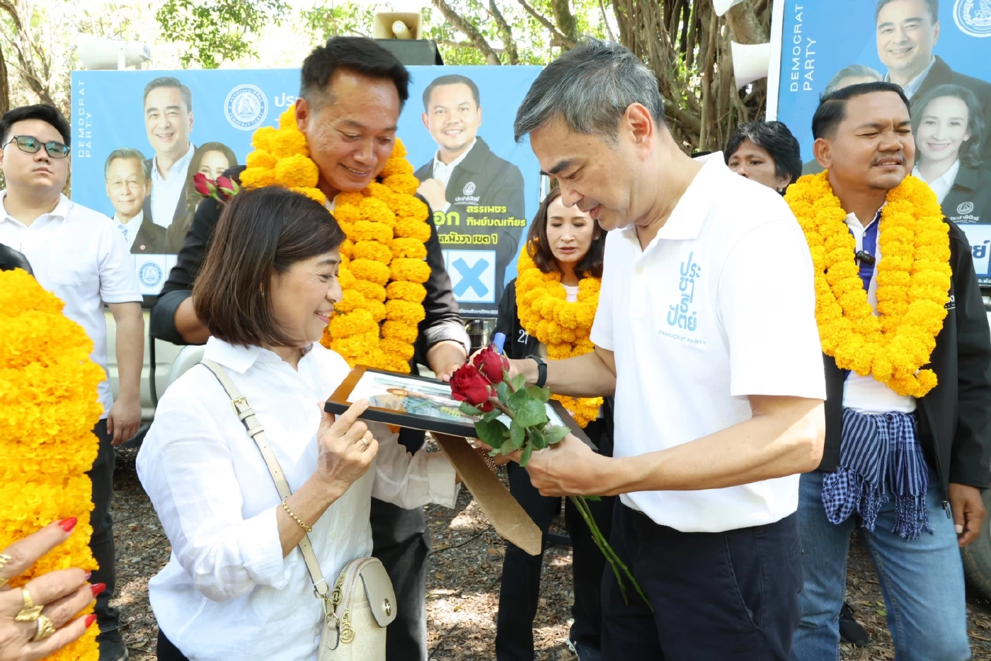 "อภิสิทธิ์" ขอคะแนนชาวพังงา ย้ำ "ประชาธิปัตย์เหมือนสมบัติคนใต้"