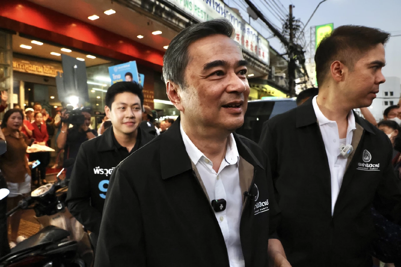 "มาร์ค" ยกทีม "ประชาธิปัตย์" ทวงคะแนนคืนจากคนไทยเชื้อสายจีน