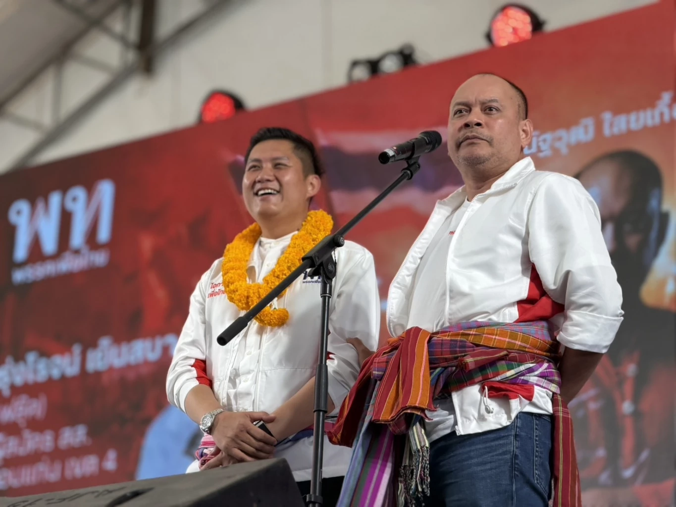 เพื่อไทยขนทัพใหญ่ลุย "น้ำพอง" ช่วย "รุ่งโรจน์" หาเสียงชิง สส.เขต 4 ขอนแก่น