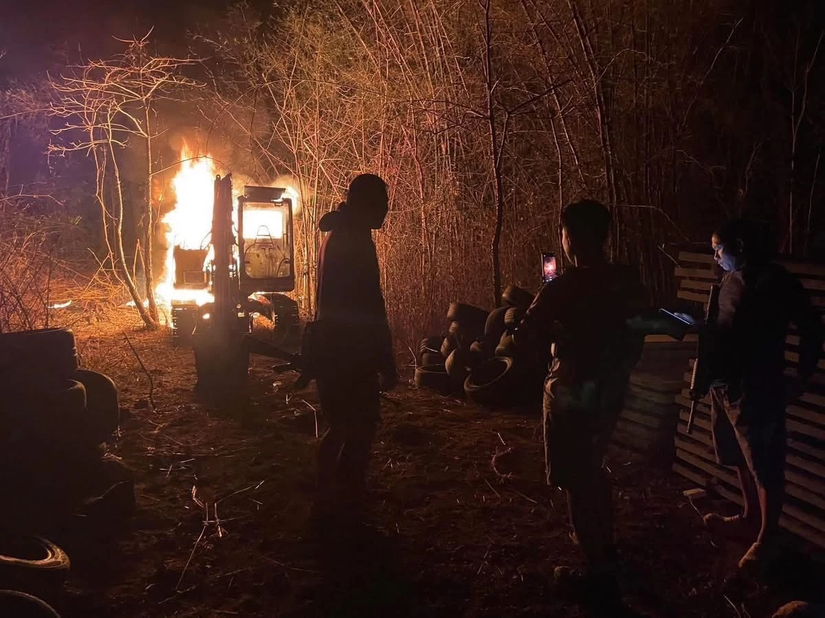 ทัพภาค 2 แจง "รถแบคโฮทหารไฟไหม้" ขณะเร่งปรับปรุงพื้นที่ชายแดน กำลังพลบาดเจ็บ