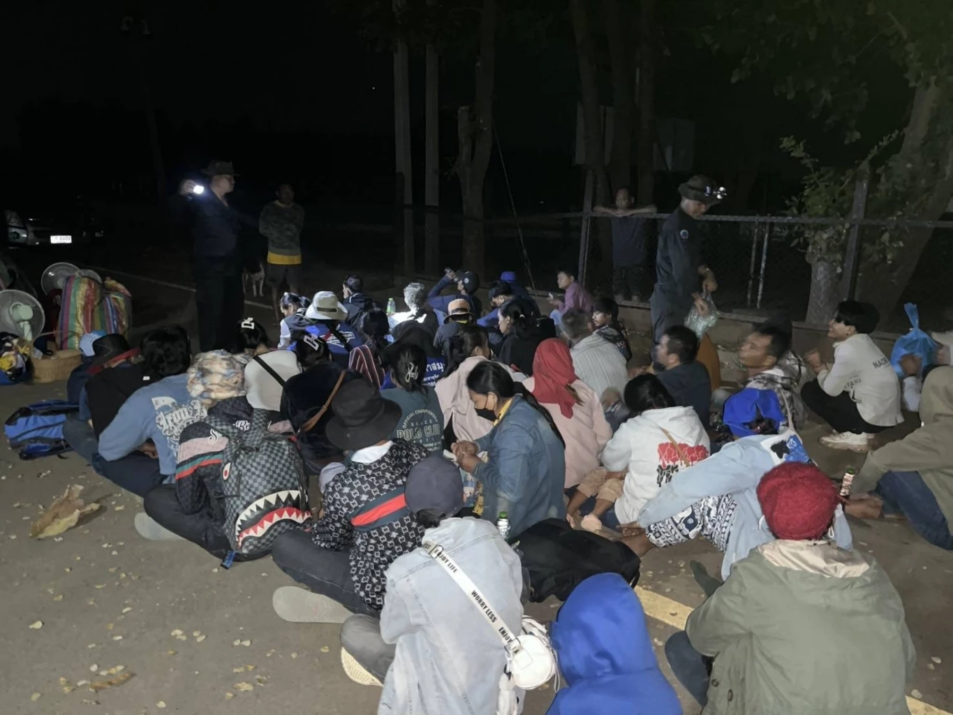 แรงงานกัมพูชาหนีความแร้นแค้น ดอดเข้าไทย ฉก.นย.จันทบุรี รวบ 71 คน