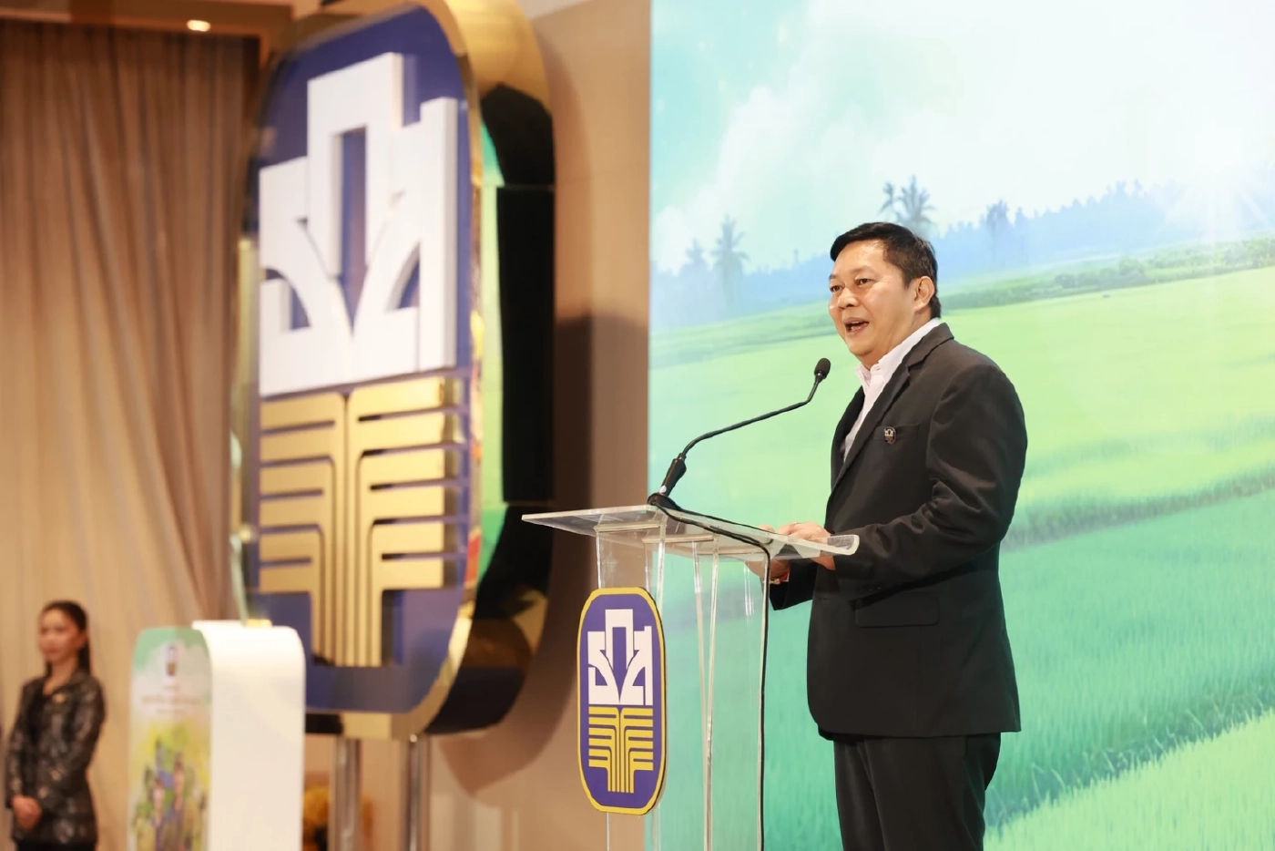 ไพศาล หงษ์ทอง รองผู้จัดการธนาคารเพื่อการเกษตรและสหกรณ์การเกษตร