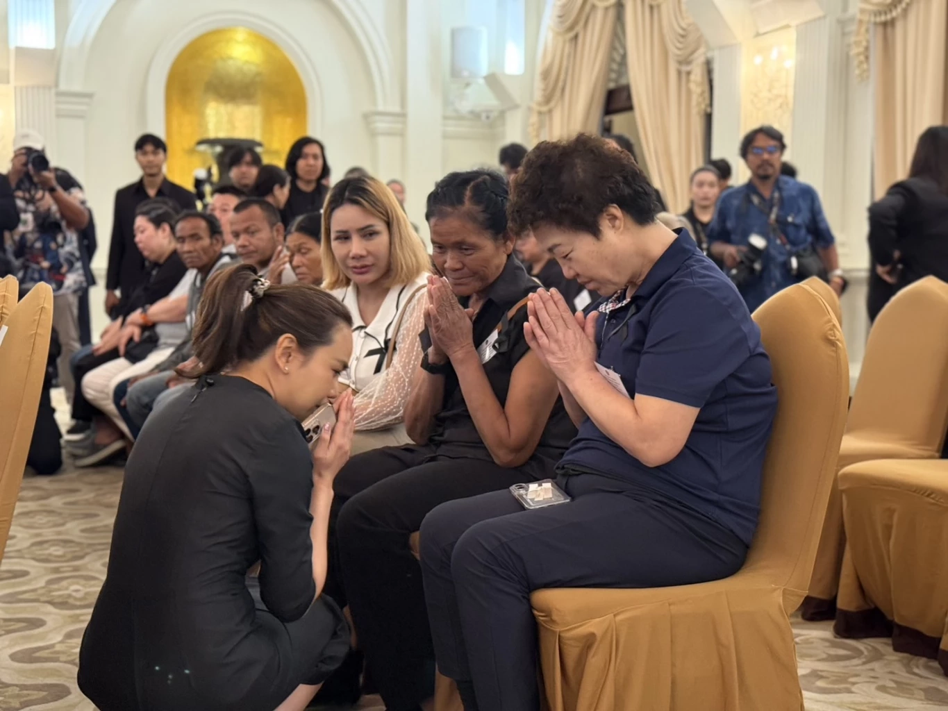 “อนุทิน” เป็นสักขีพยานมอบเงินเยียวยาญาติผู้เสียชีวิตเครนถล่ม