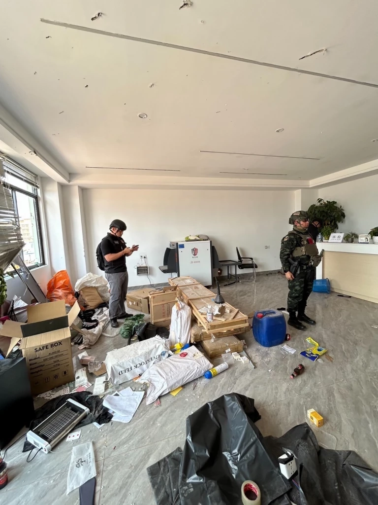 ช็อก! เปิดภาพฐาน "สแกมเมอร์" ด่านช่องจอม-โอร์เสม็ด เจอหลักฐานอื้อ พบสร้าง "โรงพักปลอม"