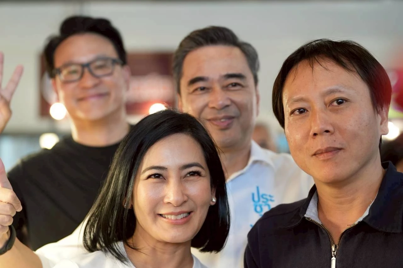 "อภิสิทธิ์" หาเสียงย่านวิภาวดีฯ มั่นใจ ปชป.ทวง สส.กรุงเทพฯ ได้