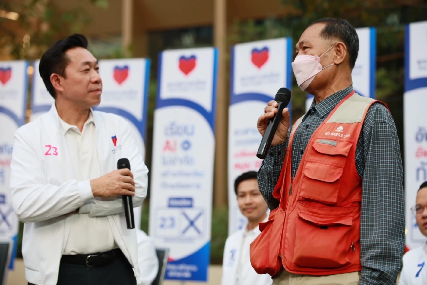 "เอกสิทธิ์" นำทัพปวงชนไทยบุกสีลม ชูนโยบายอวสานหนี้-บัตรทองหมาแมว มั่นใจทำได้ล้านเปอร์เซ็นต์