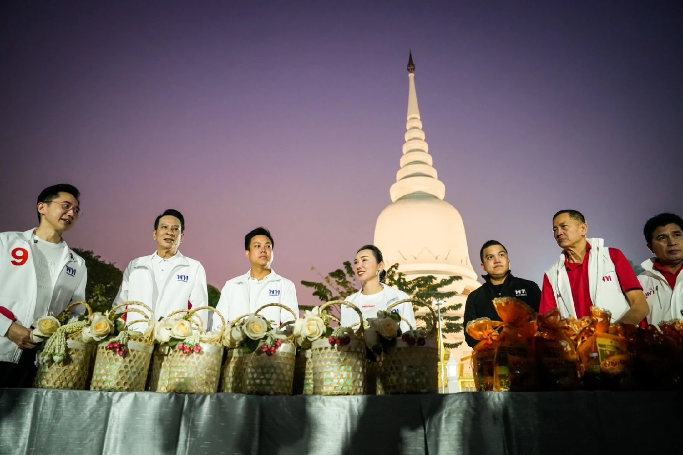 “ยศชนัน” ลุยหาเสียงตลาดยิ่งเจริญ ย้ำไม่ใช่ปัญหาแม้ผลโพลยังอยู่ท้าย