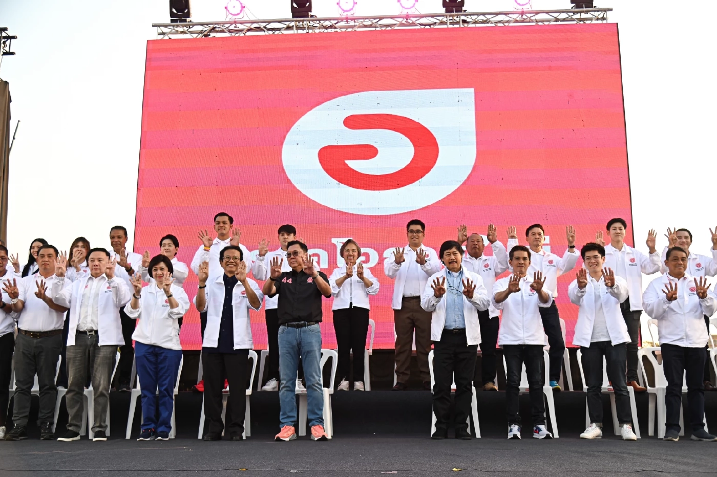 พรรคโอกาสใหม่ ประเดิมปราศรัยเวทีแรก เปิดตัว 3 แคนดิเดตนายกฯ-ผู้สมัคร สส.กทม.