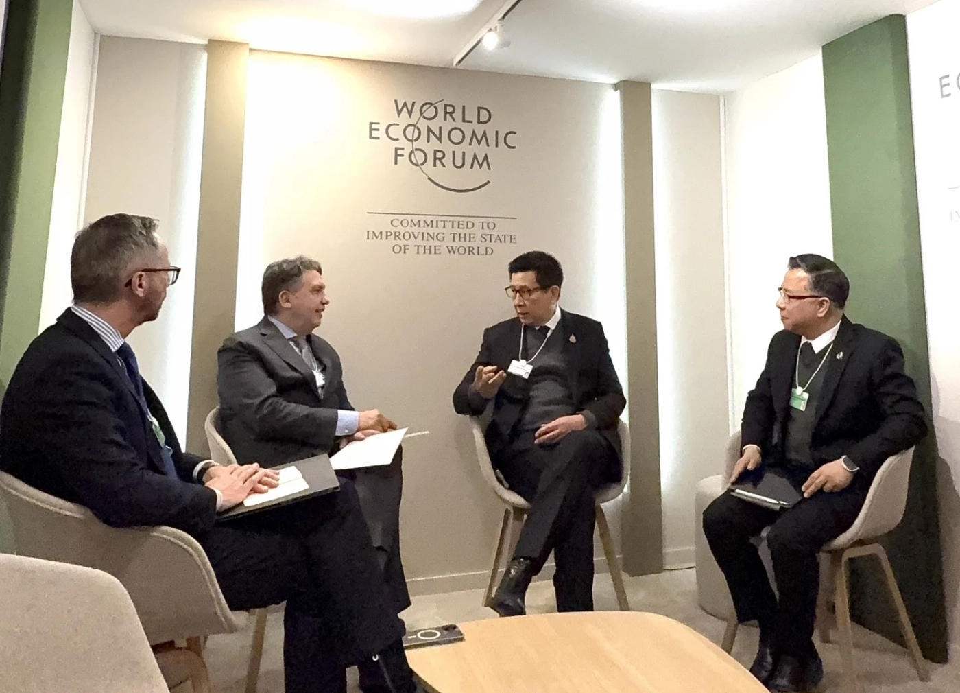 'เอกนิติ' ปิดภารกิจดาวอส ปักธงไทยบนเวทีโลก ลุยแผนลงทุน 5 แสนล้าน