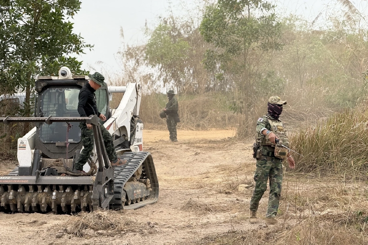 ศทช. กวาดล้าง "ทุ่นระเบิด" จ.ตราด พบลูกระเบิด 120 มม. ยังไม่บึ้ม 1 ลูก