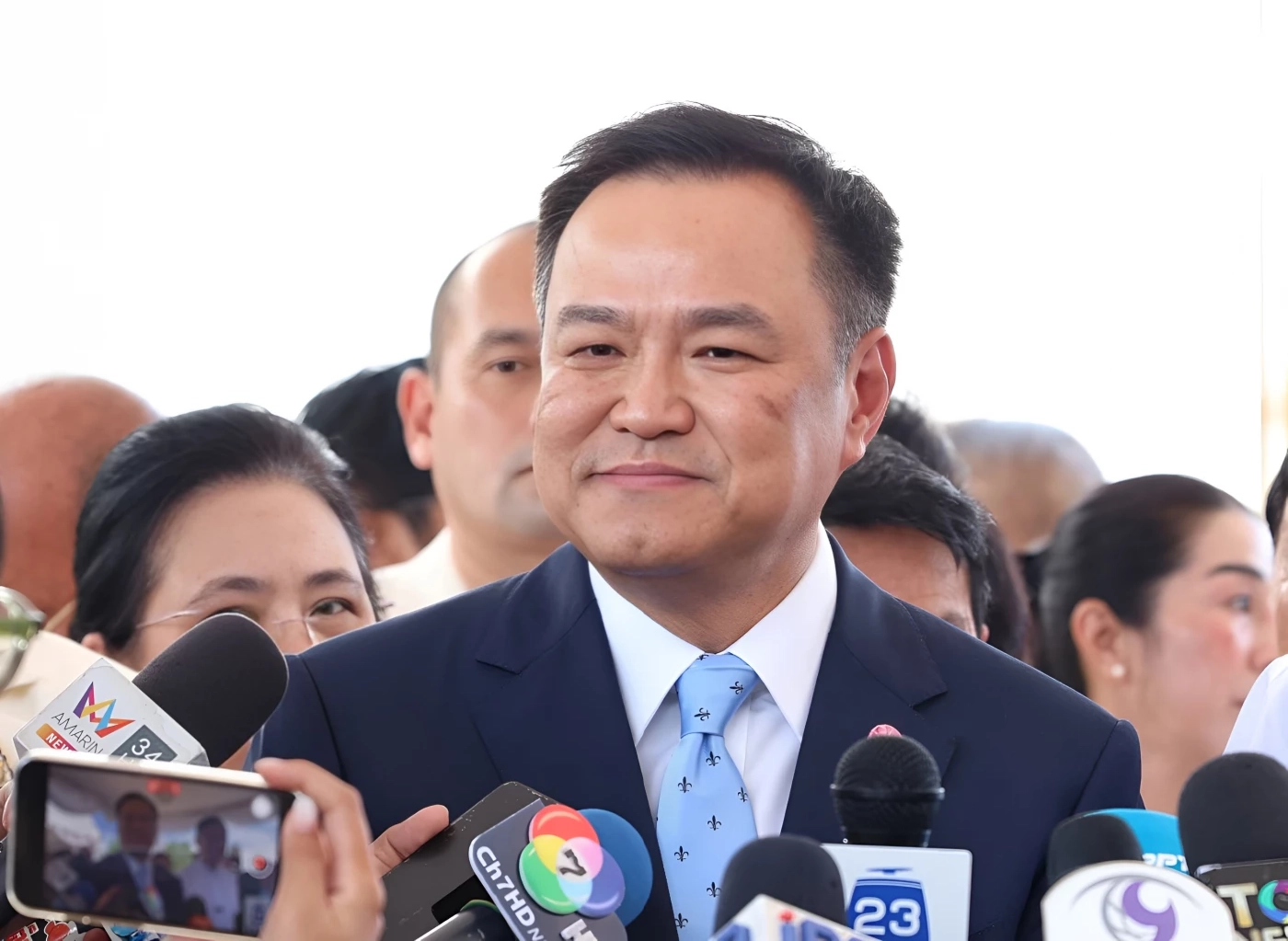 "พระปกเกล้าโพล" ชี้ 26.2% ยังไม่เห็นคนที่ใช่ "เท้ง" คะแนนนำ "อนุทิน-ยศชนัน" วัยรุ่นมองการแก้ปัญหา "สแกมเมอร์"