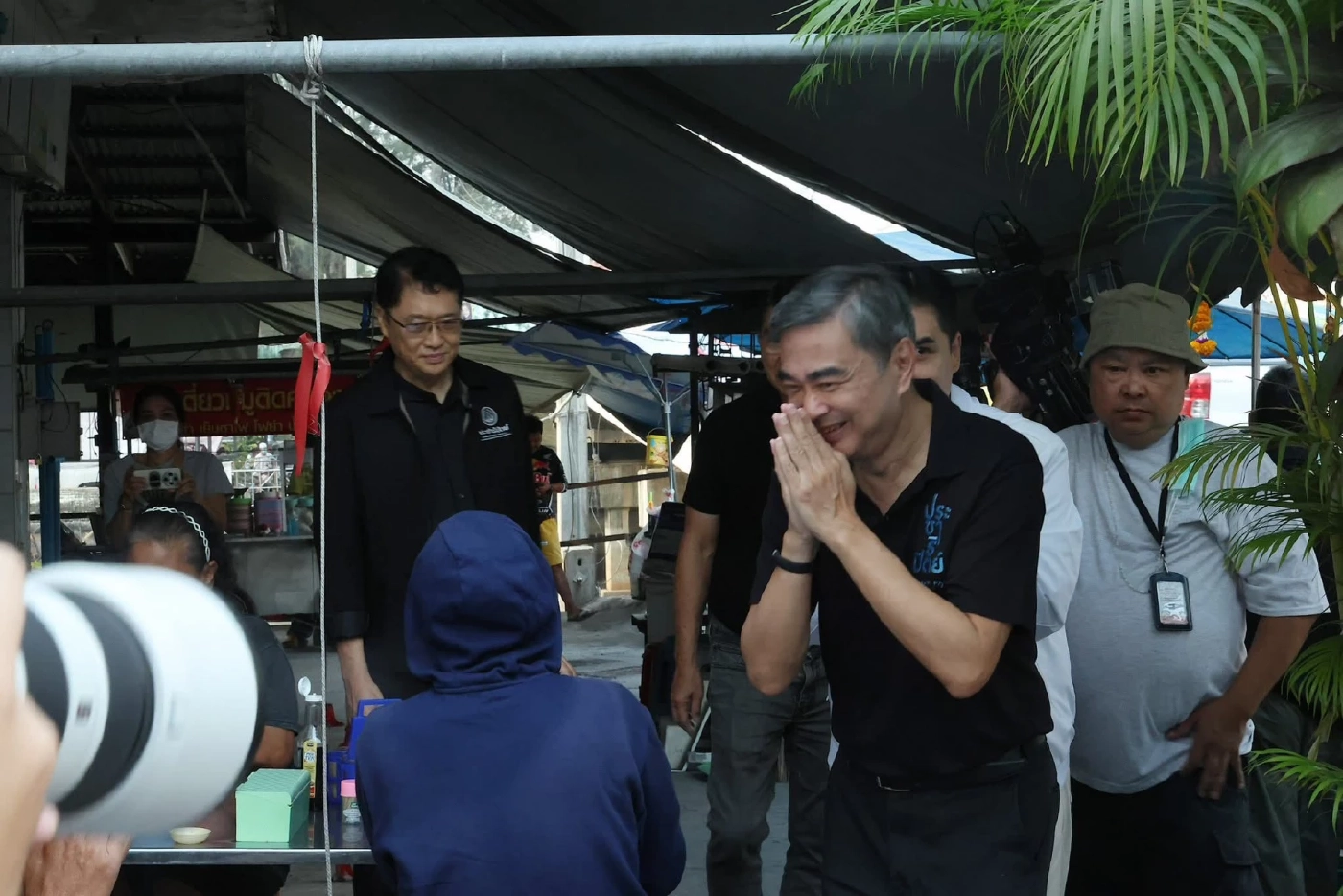 "อภิสิทธิ์" ขอคะแนน กทม.ตะวันออกเร่งทำคะแนน-ยอมรับยังเป็นรอง