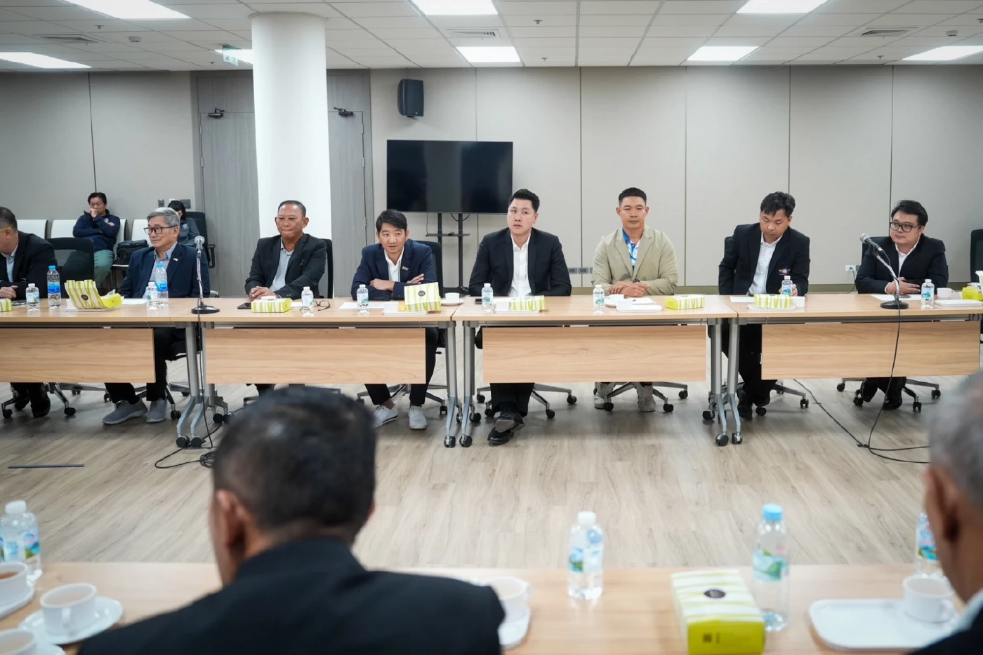 "เพื่อไทย" เปิดบ้านถก "สมาพันธ์ขนส่งฯ" รับฟัง 4 ข้อเสนอเร่งด่วน