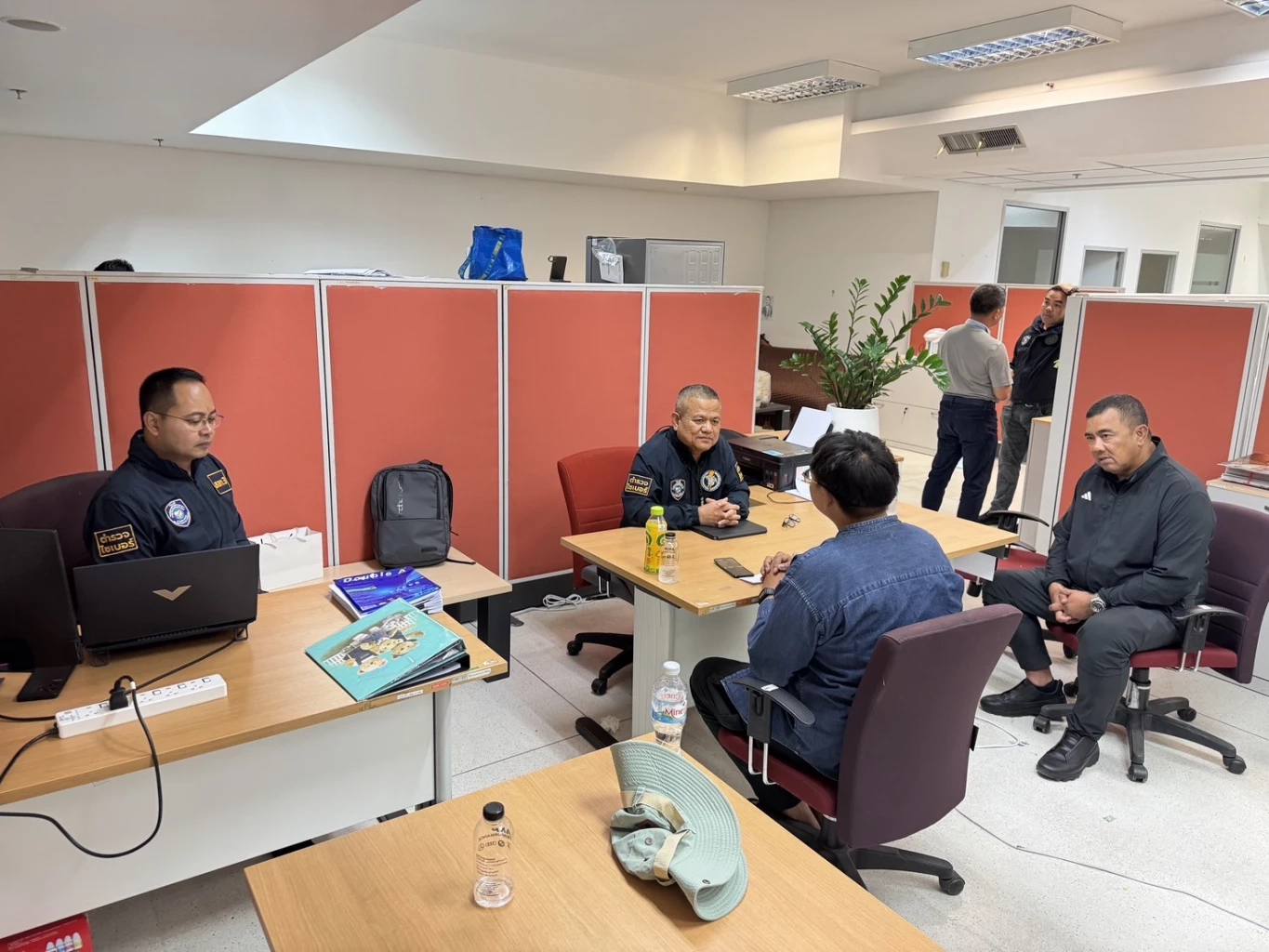 ด่วน! ตำรวจรวบ "รัชต์พงศ์ สร้อยสุวรรณ" ผู้สมัคร สส.ตาก เขต 2 พรรค ปชน. ปมเอี่ยว "เว็บพนันออนไลน์"