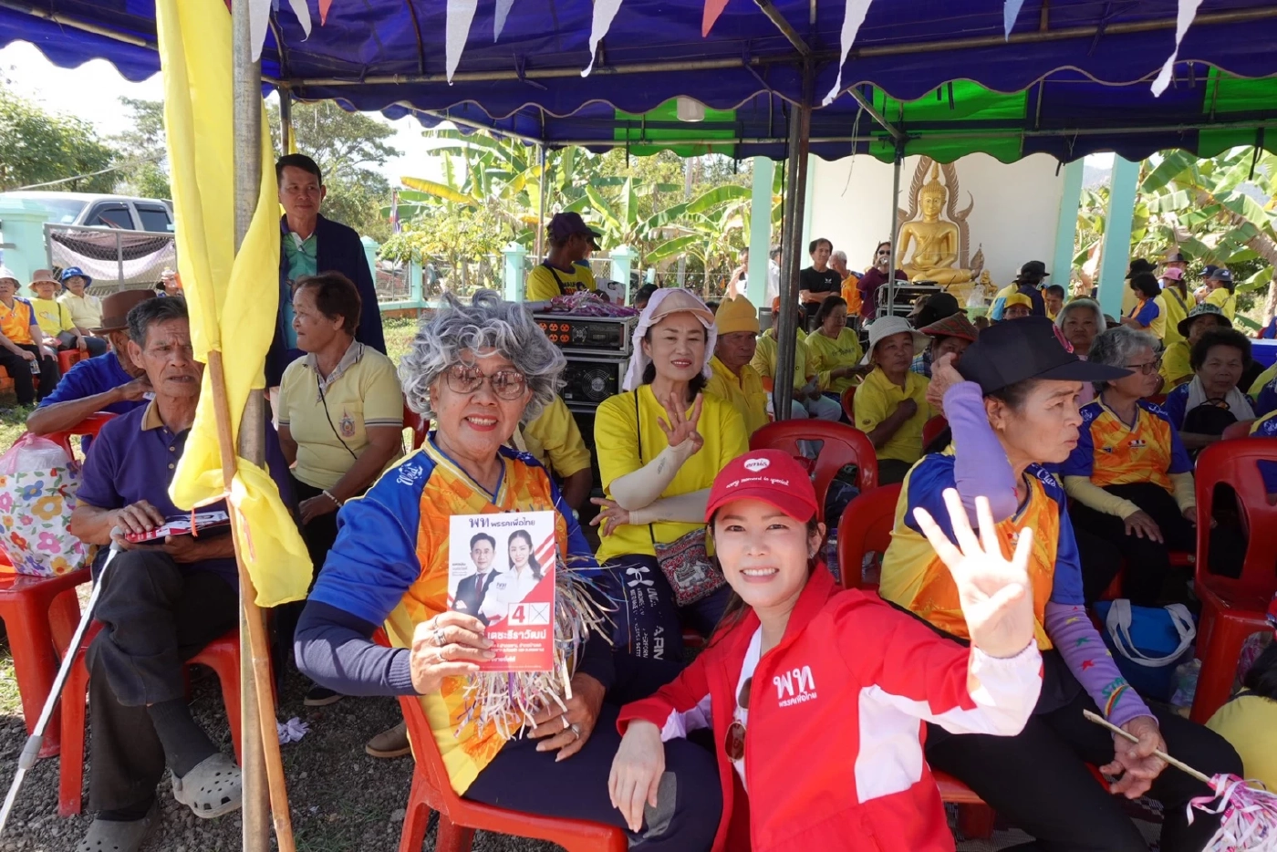 “ยิ้ม วิสาระดี” เดินเท้าเคาะบ้านขอคะแนนทั่วพาน กระแสตอบรับอบอุ่น