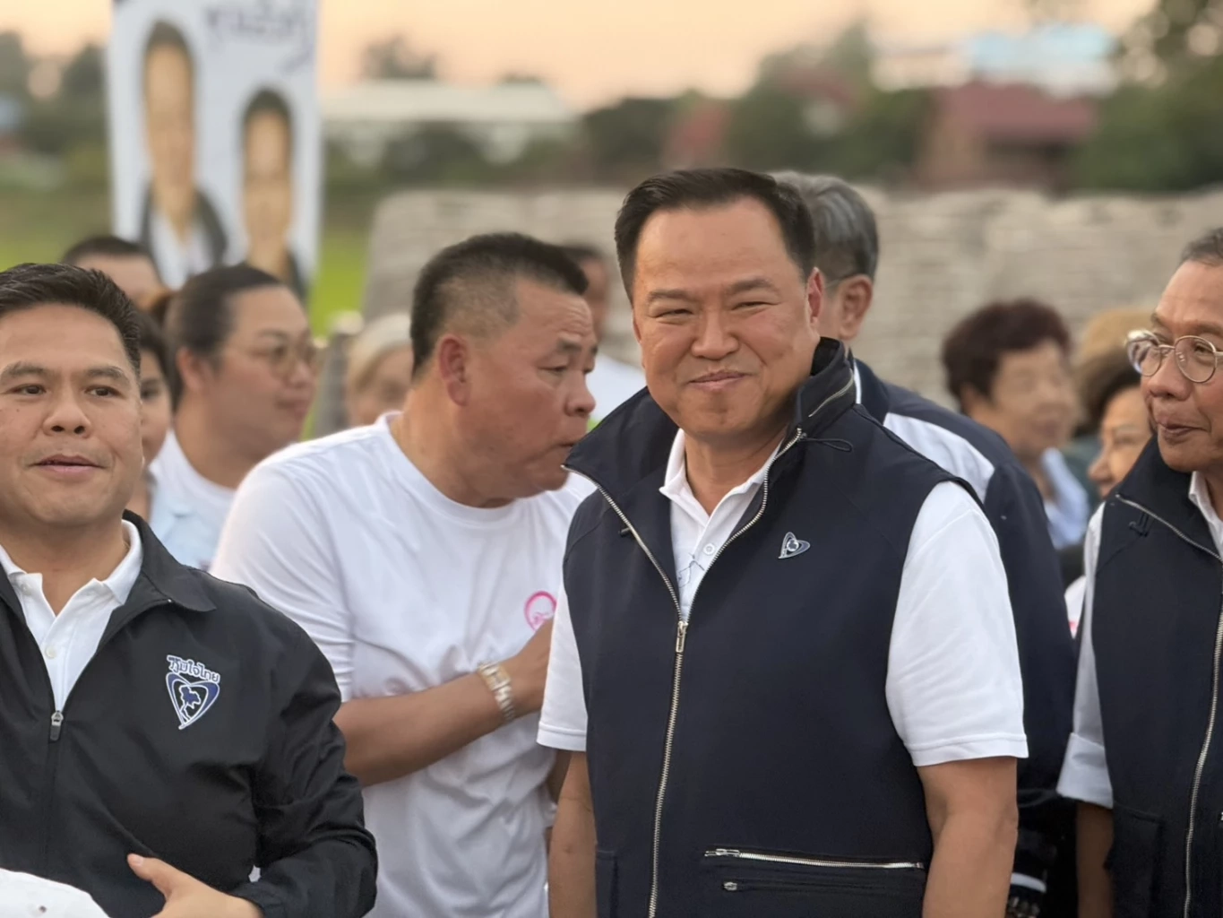 "อนุทิน" นำทัพใหญ่ถึงถิ่น "สุพรรณฯ" อ้อนขอคะแนน เมินกระแส "ภูมิใจไทย" แผ่วปลาย