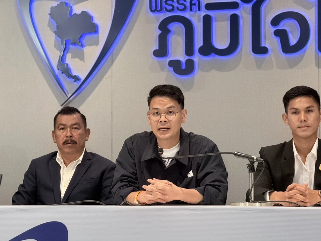 "ไชยชนก" ปัดกระแสดีด "กล้าธรรม" พ้นรัฐบาล โต้ "เนวิน" เกี่ยวอะไร หลังสะพัดนัดเคลียร์ใจ "ธรรมนัส"