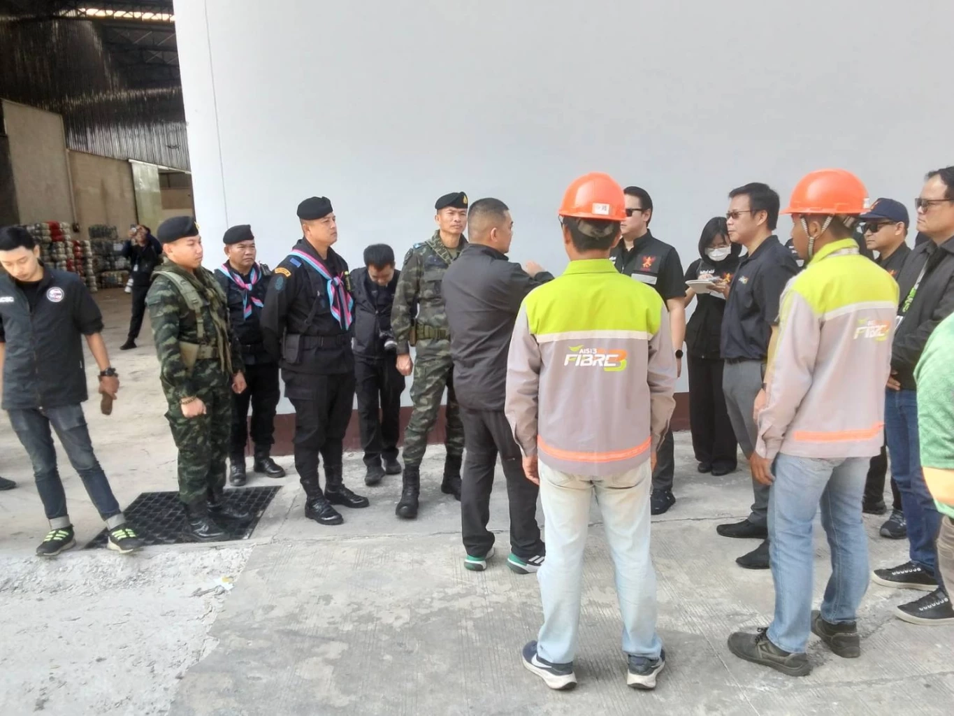 กกล.บูรพา สนธิกำลัง กสทช. บุกตรวจโกดังชายแดนสระแก้ว สกัดลอบปล่อยสัญญาณ