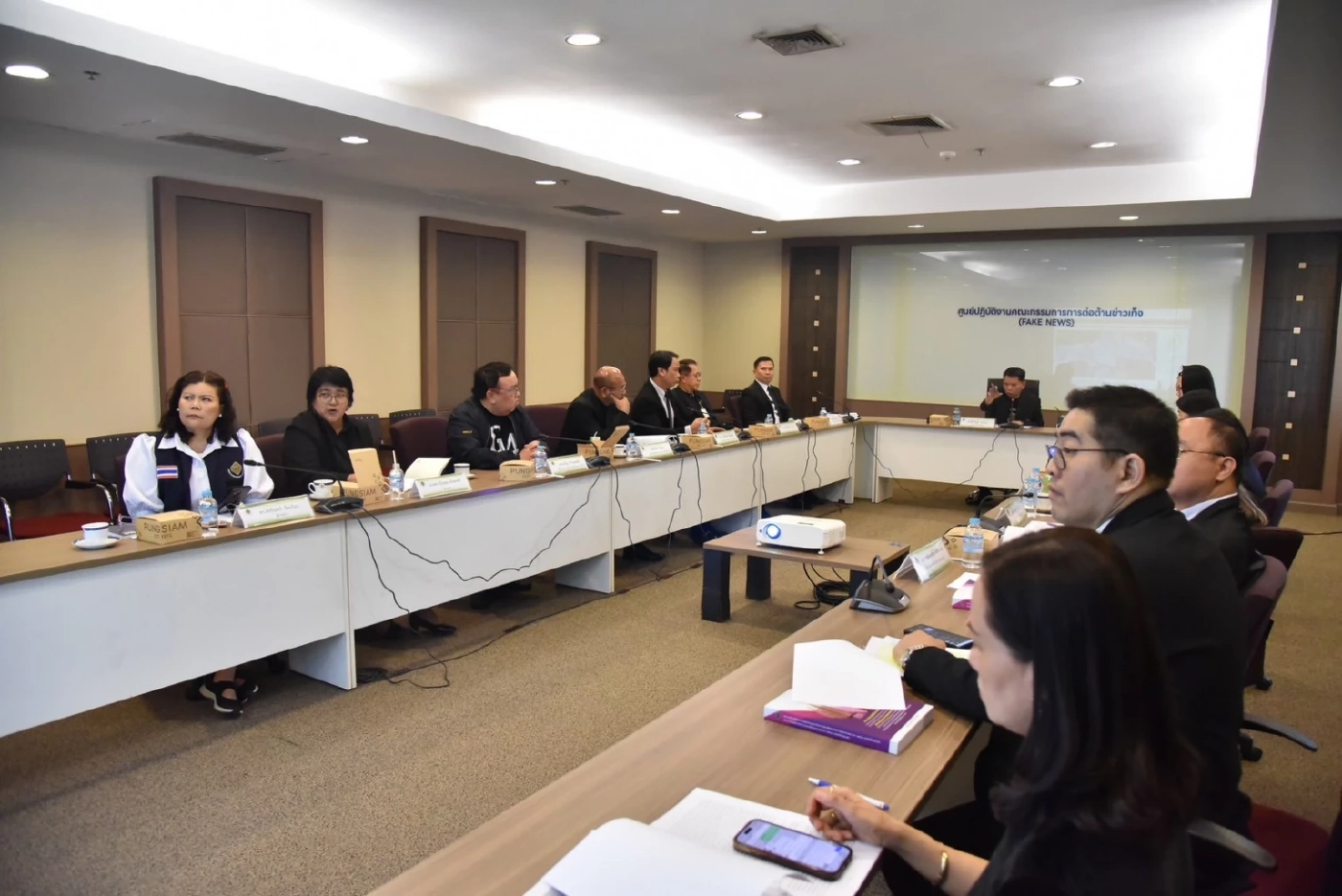 "กกต." ถกด่วน ตรวจสอบข่าวบิดเบือนทำ กกต.เสียภาพลักษณ์ เตรียมดำเนินคดีทางกฎหมาย