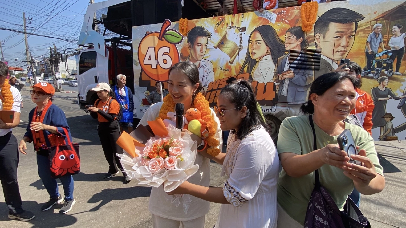 เปิดคลิป! คาราวาน "พรรคประชาชน" ถึงเชียงใหม่ "ไอซ์ รัชนก" อ้อนขอคะแนน "ชาวหางดง" พร้อมดัน "ตี๋ ภัทรพงษ์" เข้าสภา