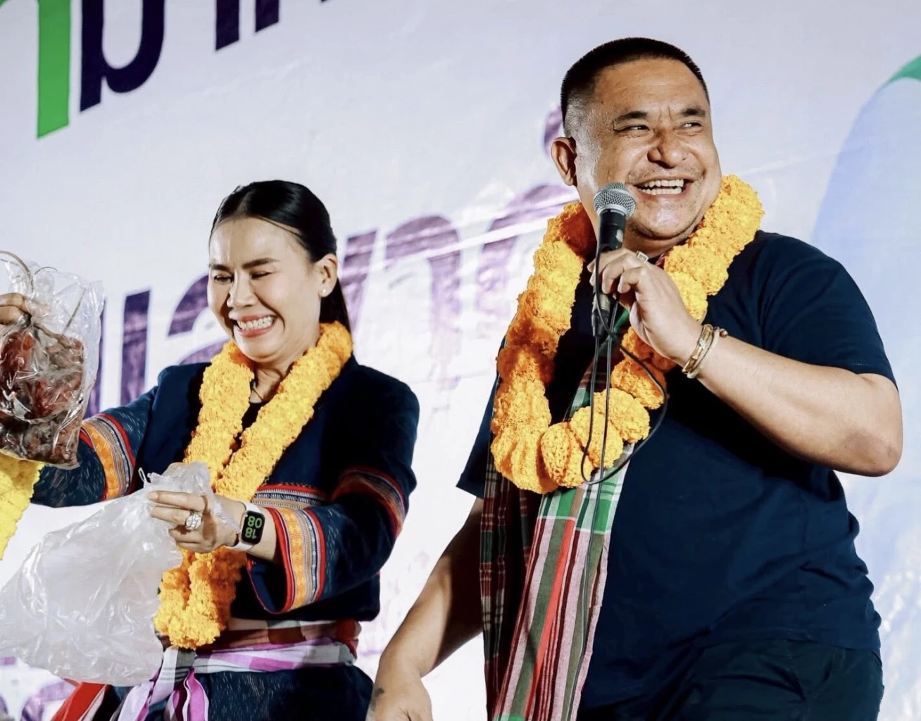 เลขาดำ และมาดามน้อย ช่วงหาเสียงเลือกตั้ง