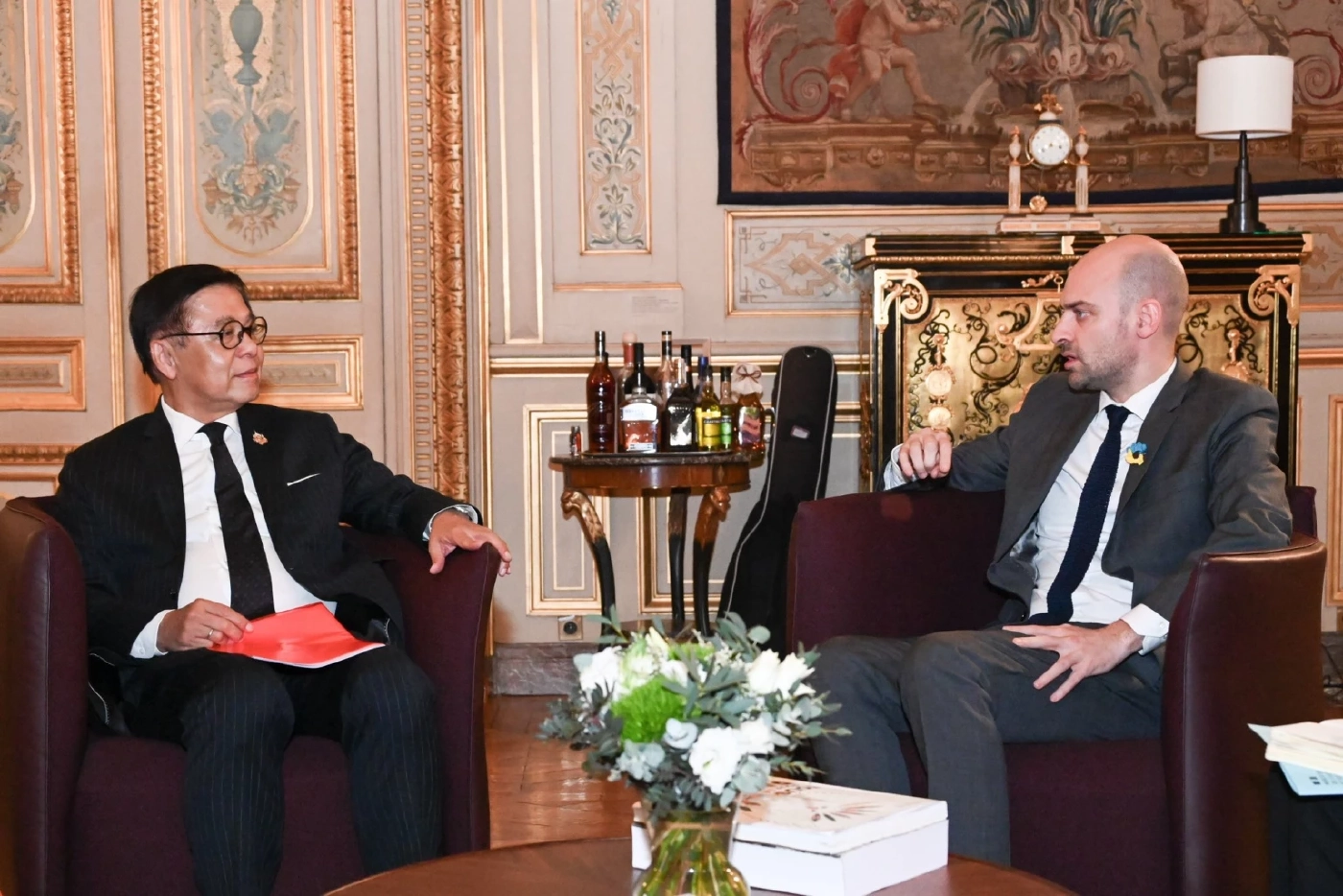 "สีหศักดิ์" พบ "รมว.กต.ฝรั่งเศส" แจงสถานการณ์ไทย-กัมพูชา