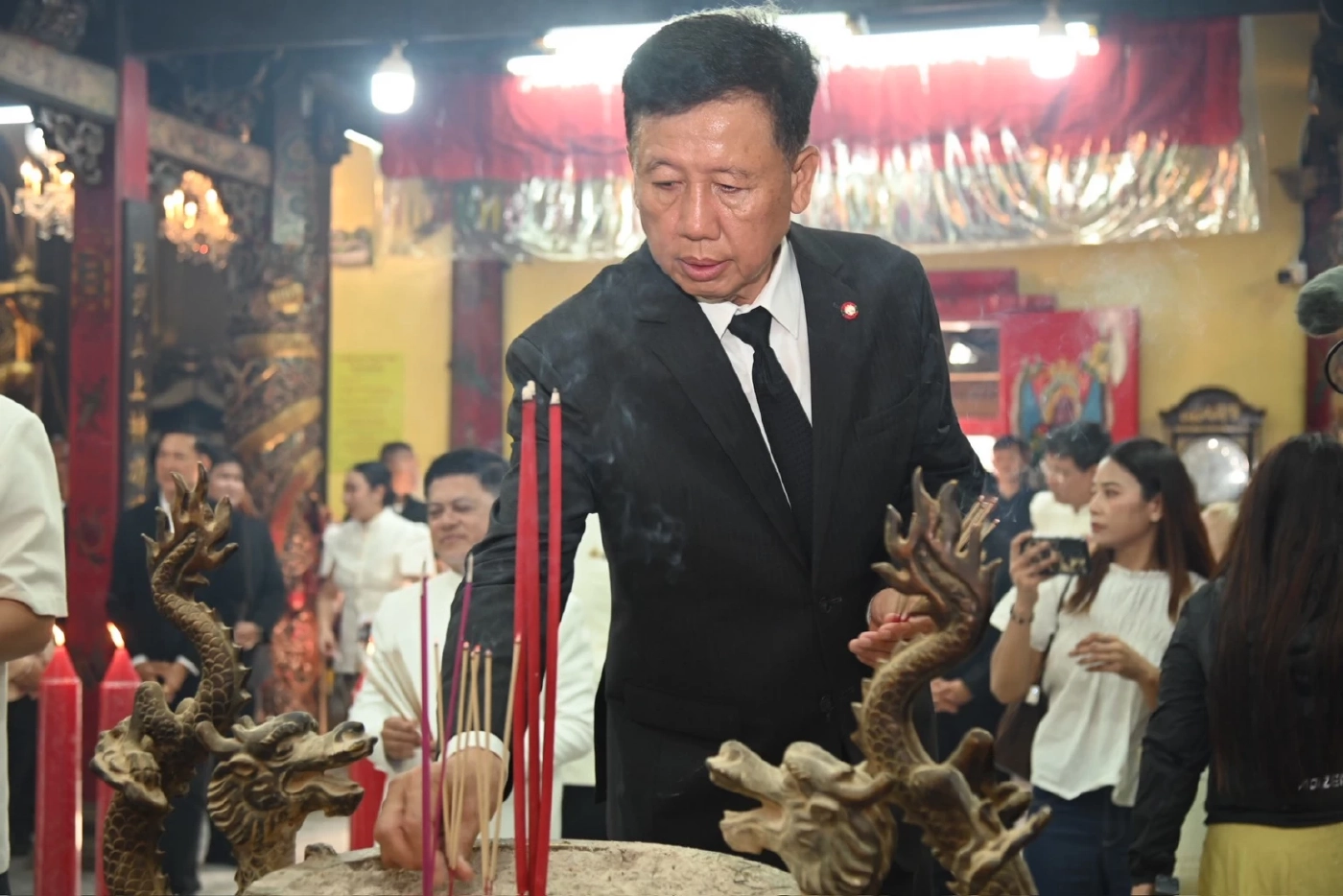 "นายกฯ" ไหว้ "ศาลเจ้าพ่อเสือ" ขอพรให้ "คนที่คิดไม่ดีกับประเทศต้องพังพินาศ-ประเทศไทยเป็นที่ยำเกรง"