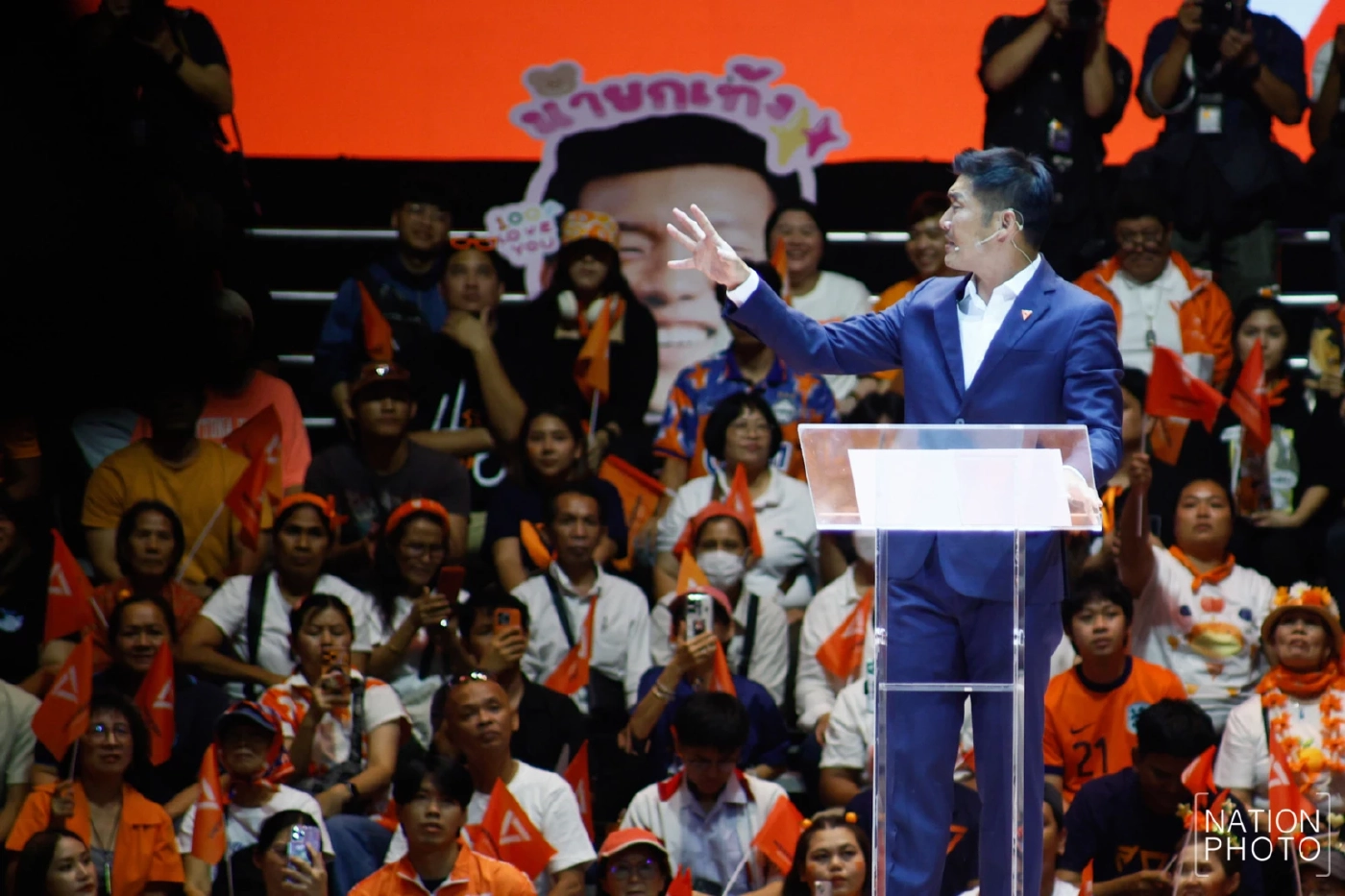 "ธนาธร" ย้อน 8 ปี จากสายลมสู่พายุเปลี่ยนประเทศ ลั่น ขอปราบโกง-ส่ง "เท้ง" นั่งนายกฯ