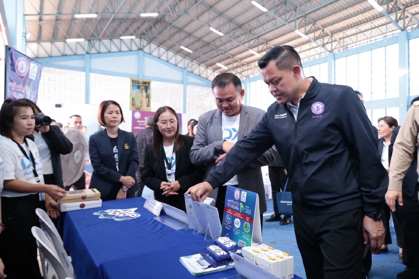 “ธนกร” ลงพื้นที่มหาสารคาม ยกระดับสินค้าวิสาหกิจชุมชนสู่สากล