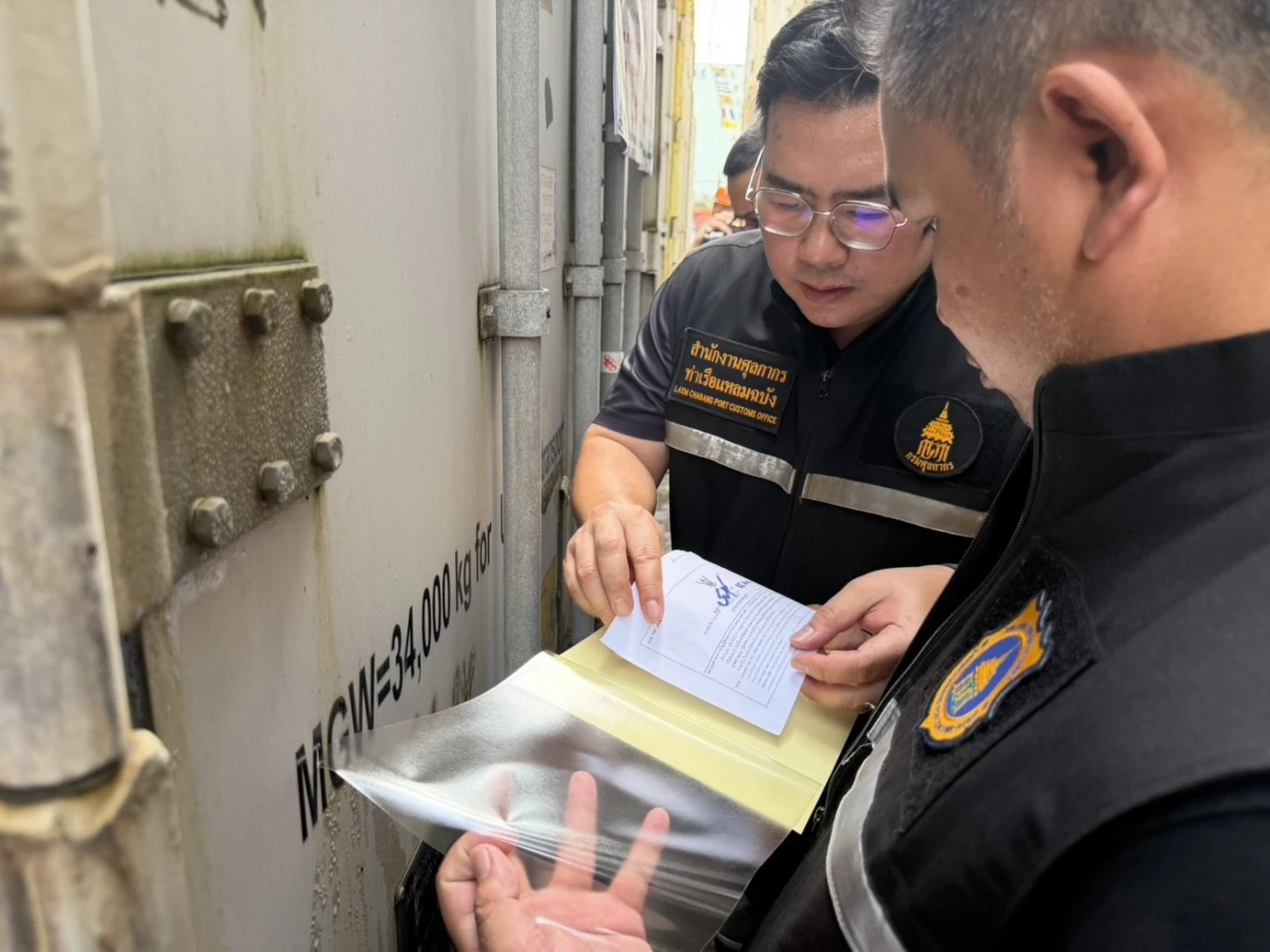 กรมศุลฯ - ปศุสัตว์ อายัดตู้ต้องสงสัยลักลอบนำเข้า 32 ตู้