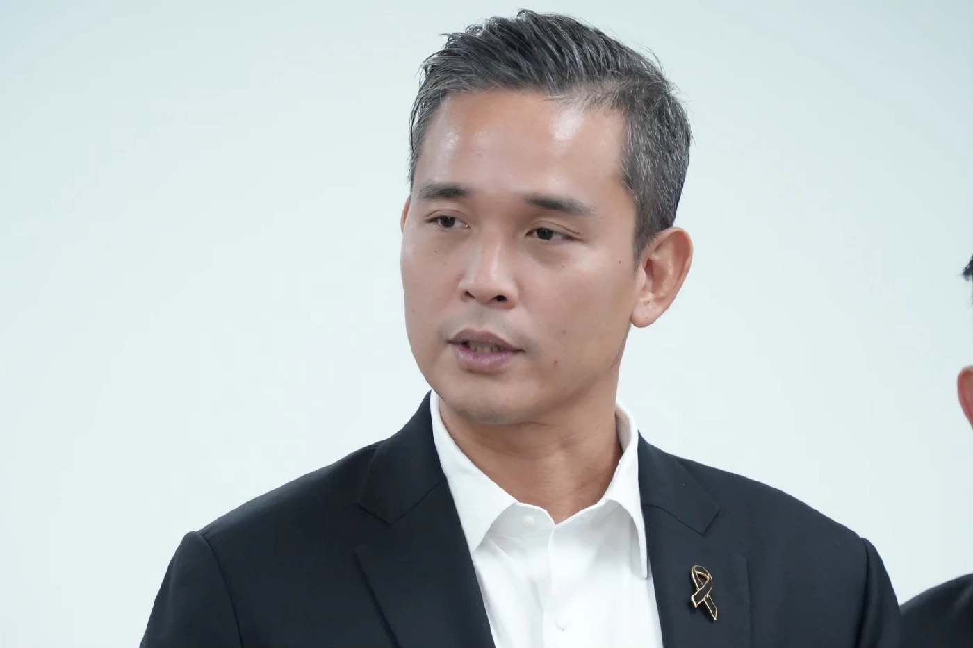 ศึกษิษฏ์ ศรีจอมขวัญ 