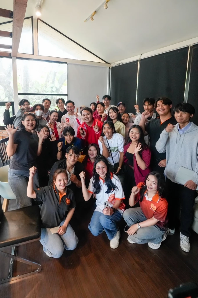 "ยศชนัน" ล้อมวงคุย "นักศึกษา ม.อุบลฯ" ลั่น คนอีสานต้องมีศักดิ์ศรี-เลิกโดนด้อยค่า กางแผนปั้นอุบลฯ